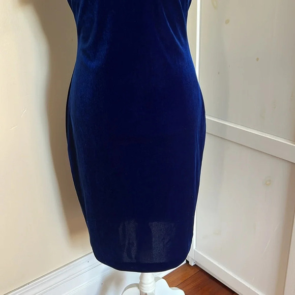 Calvin Klein Beautiful Blue Velvet Cold Shoulder Sheath Dress - Size 6 - Picture 4 of 8